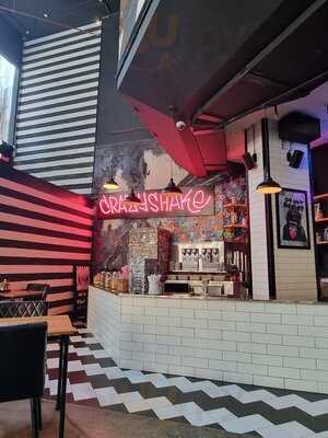 ‪black Tap Craft Burgers & Shakes - Jbr‬