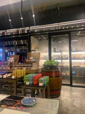 ‪jones The Grocer - Dusit Thani Hotel‬