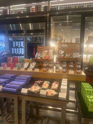 ‪jones The Grocer - Dusit Thani Hotel‬