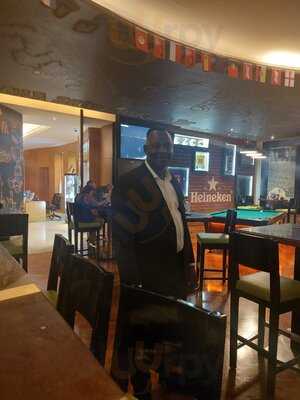 ‪west Beach Bistro & Sports Lounge‬