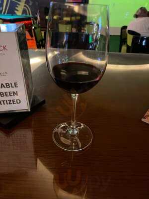 ‪west Beach Bistro & Sports Lounge‬