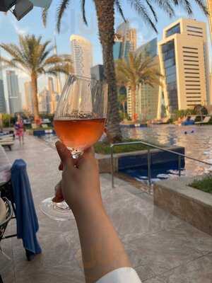 ‪aqua Poolside Grill And Bar, Jw Marriott Marquis‬