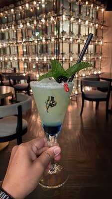 ‪the Eloquent Elephant‬