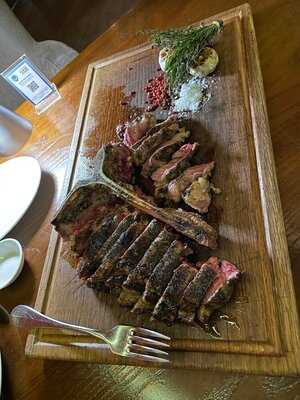 ‪porterhouse Steaks & Grills‬