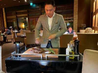 ‪porterhouse Steaks & Grills‬