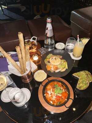 ‪q's Bar And Lounge‬