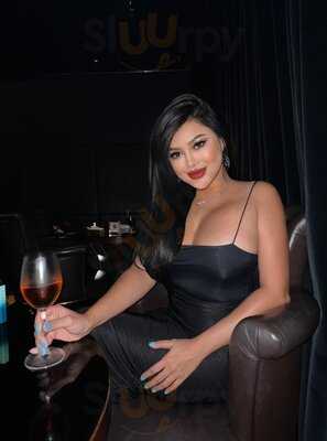 ‪q's Bar And Lounge‬