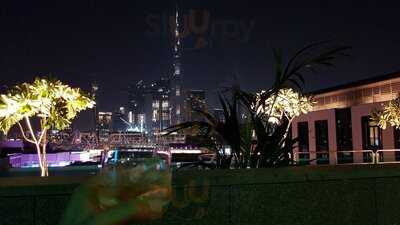 ‪lookup Rooftop Bar‬