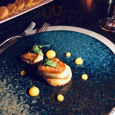 101 دايننج لاونج آند بار.