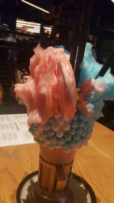 ‪black Tap Craft Burgers & Shakes Dfc‬