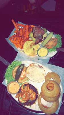 ‪black Tap Craft Burgers & Shakes Dfc‬