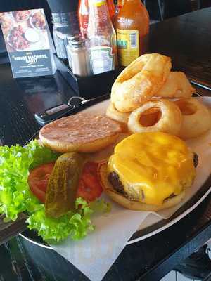 ‪black Tap Craft Burgers & Shakes Dfc‬