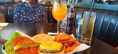 ‪black Tap Craft Burgers & Shakes Dfc‬