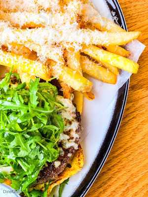 ‪black Tap Craft Burgers & Shakes Dfc‬