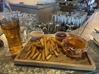 ‪bridgewater Tavern‬