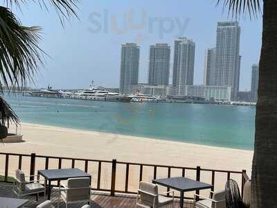 ‪the Beach Bar & Grill‬