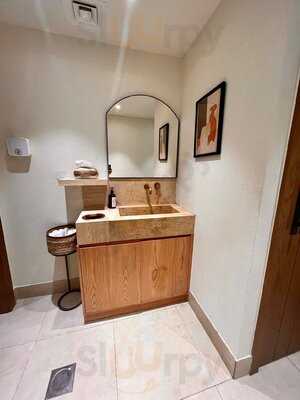 ‪taverna Greek Kitchen‬