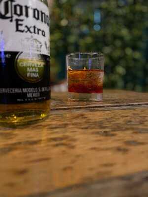 ‪the Underground Pub‬