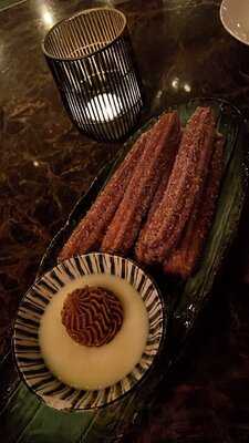 ‪moe's On The 5th‬