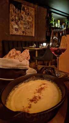 ‪moe's On The 5th‬