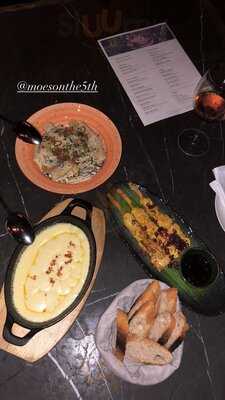 ‪moe's On The 5th‬