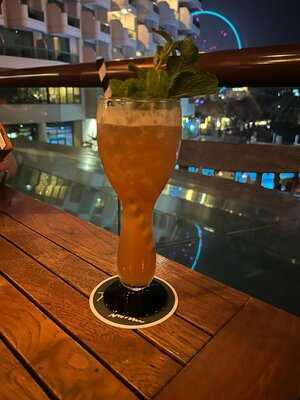 ‪trader Vic's Jbr‬