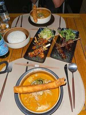 ‪zhen Wei Dim Sum & Pan Asian Cuisine‬