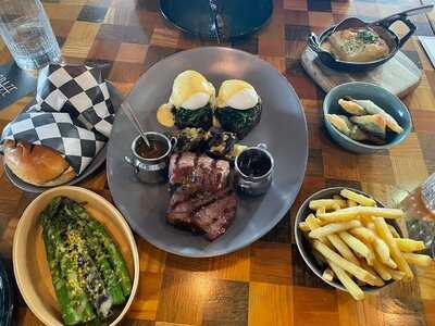 ‪graze Gastro Grill‬