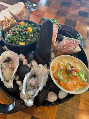 ‪graze Gastro Grill‬