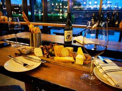 ‪grapeskin Grape Bar And Kitchen‬