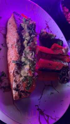 ‪estrellas Rooftop Lounge‬