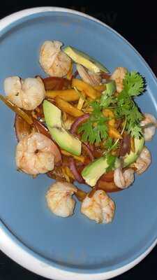 ‪estrellas Rooftop Lounge‬