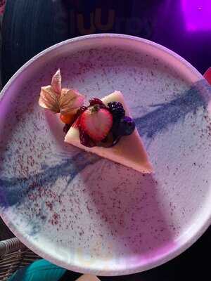 ‪estrellas Rooftop Lounge‬