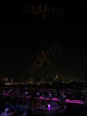 ‪estrellas Rooftop Lounge‬