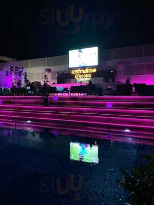 ‪estrellas Rooftop Lounge‬