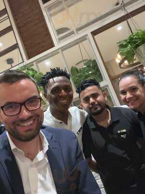 ‪manzoni Bistro & Bar‬