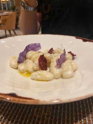 ‪manzoni Bistro & Bar‬