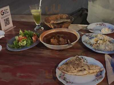 مطعم الفنر للماكولات البحرية - السيف