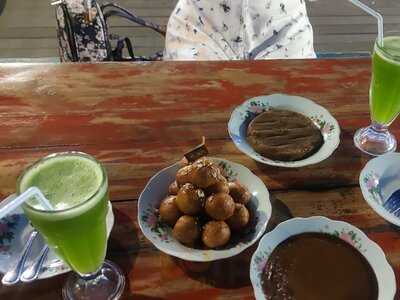 مطعم الفنر للماكولات البحرية - السيف