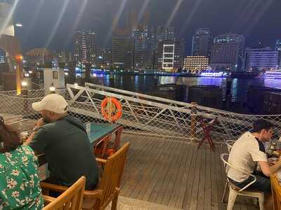 مطعم الفنر للماكولات البحرية - السيف