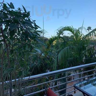 ‪manhattan Grill‬