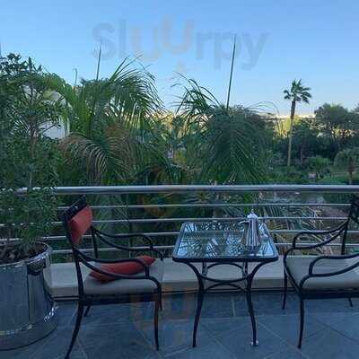 ‪manhattan Grill‬