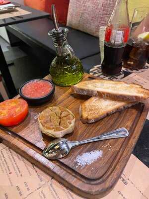 ‪salero Tapas & Bodega‬