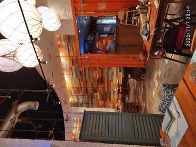 ‪aprons & Hammers‬