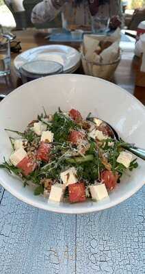 ‪aprons & Hammers‬