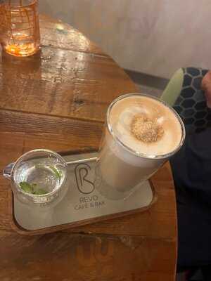 ‪revo Cafe And Bar‬
