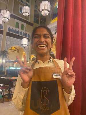 ‪revo Cafe And Bar‬