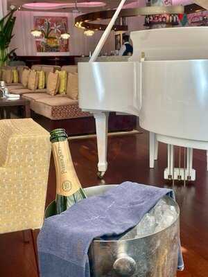 ‪la Cantine Du Faubourg‬