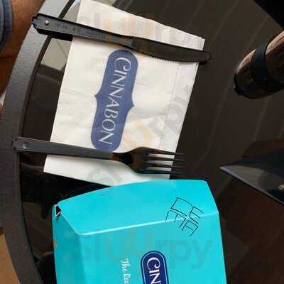 ‪cinnabon And Seattle's Best Coffee‬