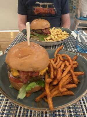 ‪riva - Ristorante, Bar & Beach‬